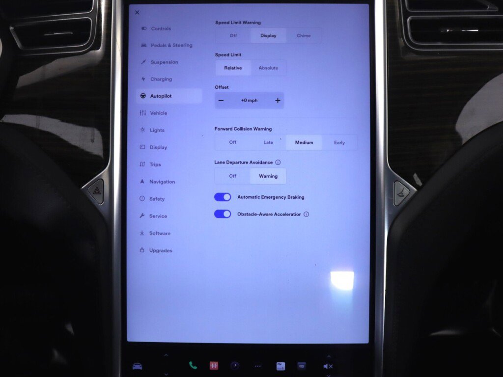 Used 2015 Tesla Model S 70D AWD/4WD image 23
