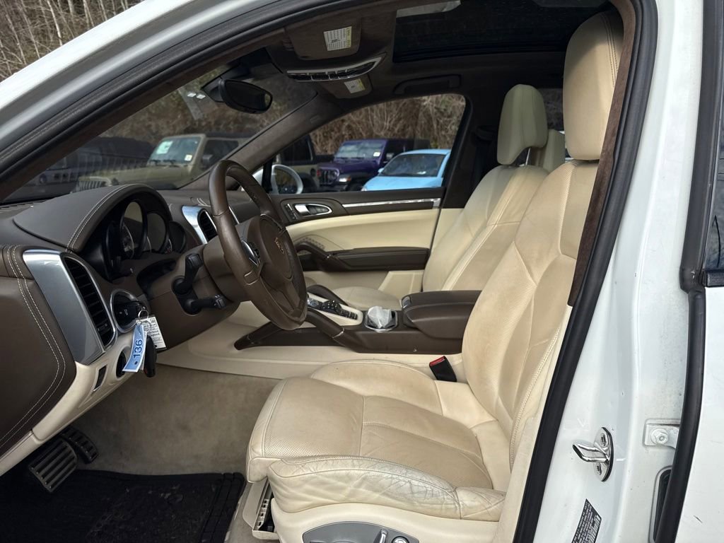 Used 2012 Porsche Cayenne Turbo image 11