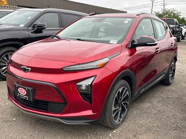 Used 2023 Chevrolet Bolt EUV Premier w/ Sun & Sound Package FWD image 3
