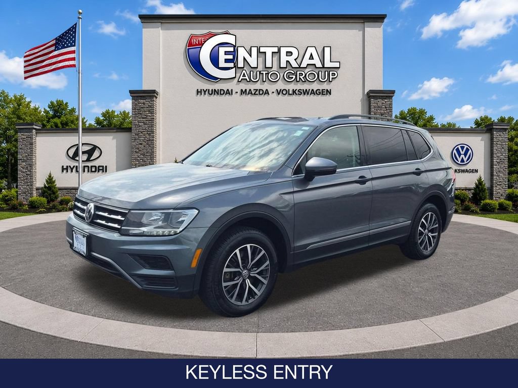 Used 2020 Volkswagen Tiguan SE w/ Panoramic Sunroof Package AWD/4WD image 3