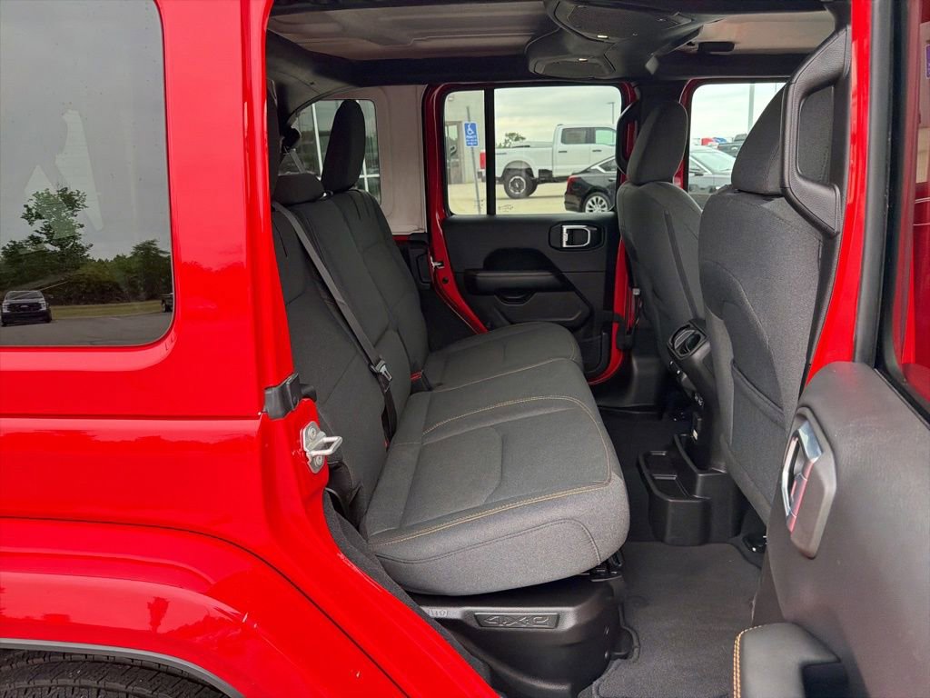 Used 2024 Jeep Wrangler Unlimited Sahara AWD/4WD image 17