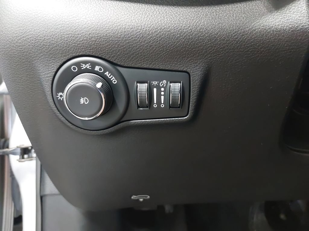 Used 2025 Jeep Compass Limited AWD/4WD image 25
