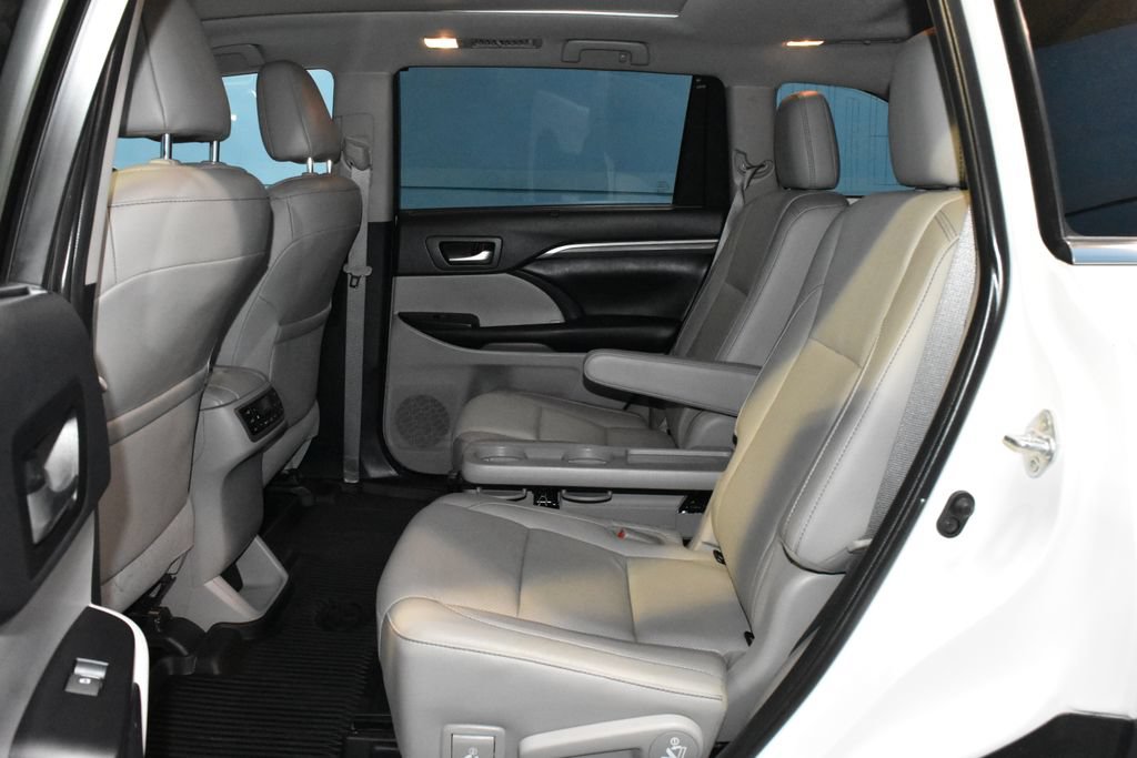 Used 2019 Toyota Highlander Limited Platinum AWD/4WD image 24
