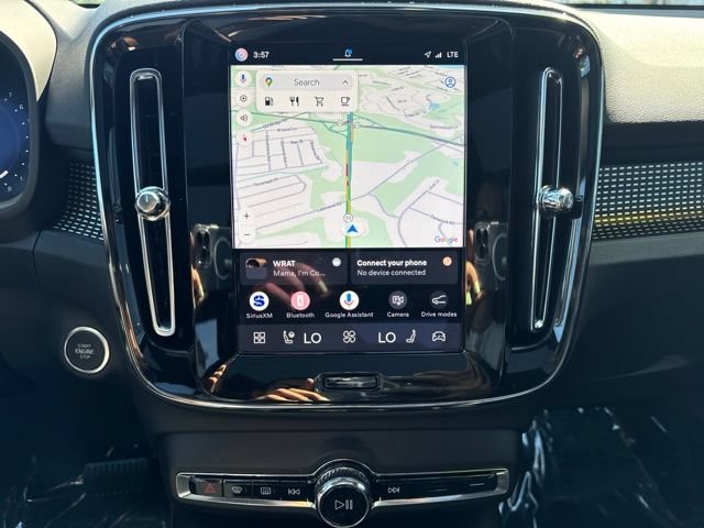 Certified 2025 Volvo XC40 B5 Plus AWD/4WD image 25