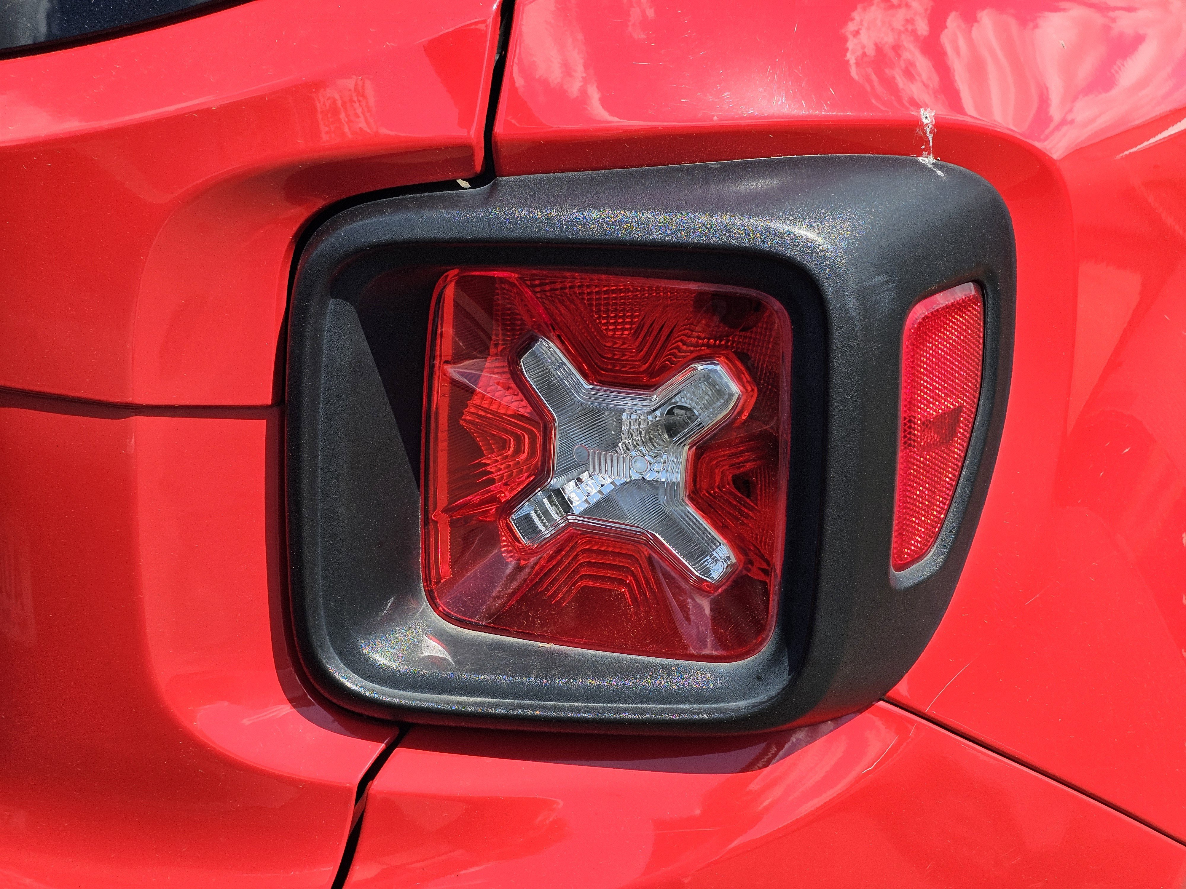 Used 2016 Jeep Renegade Latitude w/ Popular Equipment Group image 10