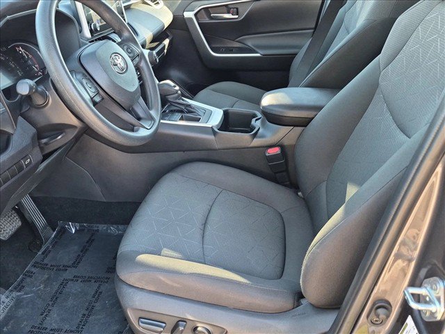 Used 2024 Toyota RAV4 XLE w/ Convenience Package FWD image 16
