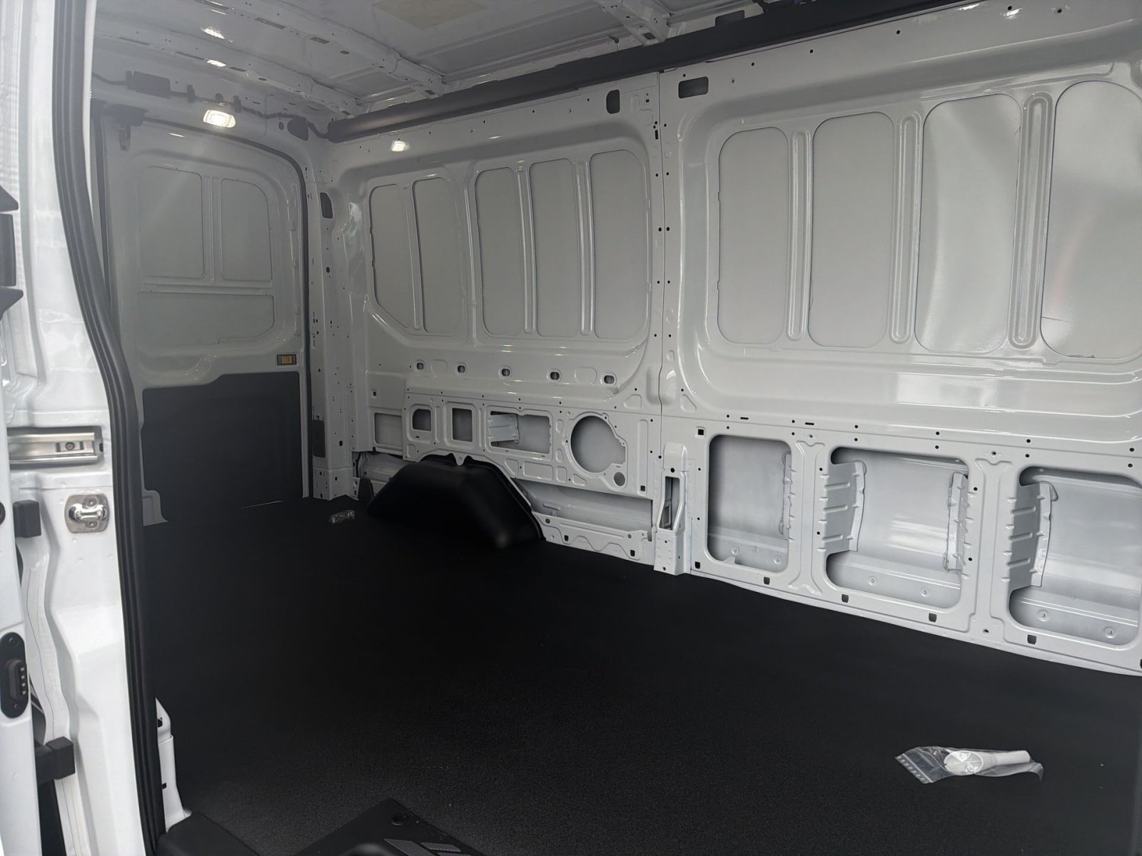 New 2026 Ford Transit 250 148 Medium Roof RWD image 33