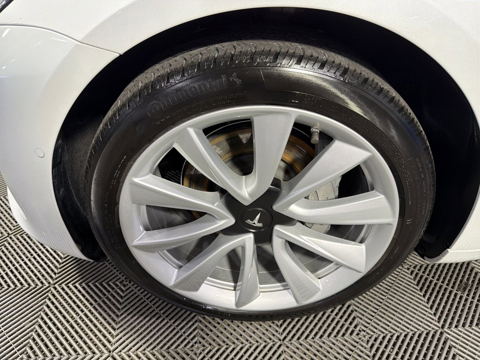 Used 2020 Tesla Model 3 Standard Range Plus image 17