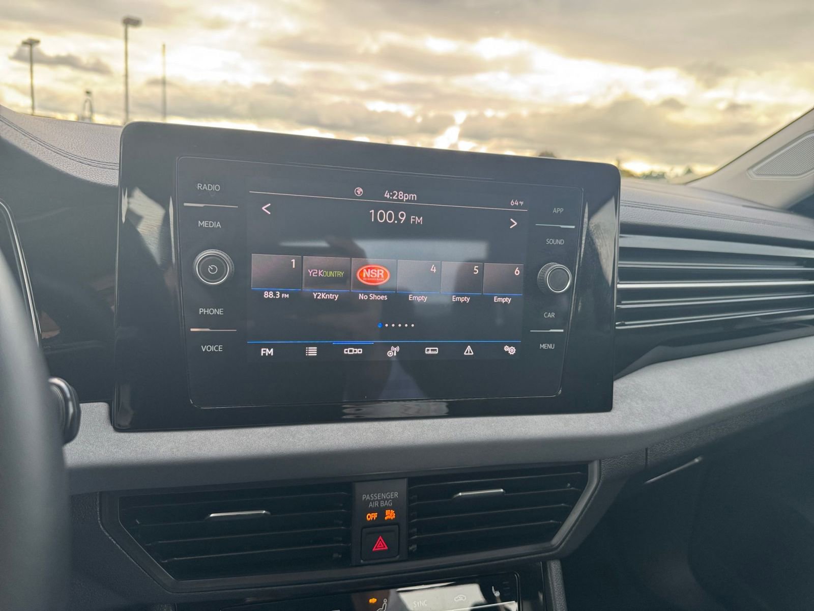 Used 2025 Volkswagen Jetta SE image 21