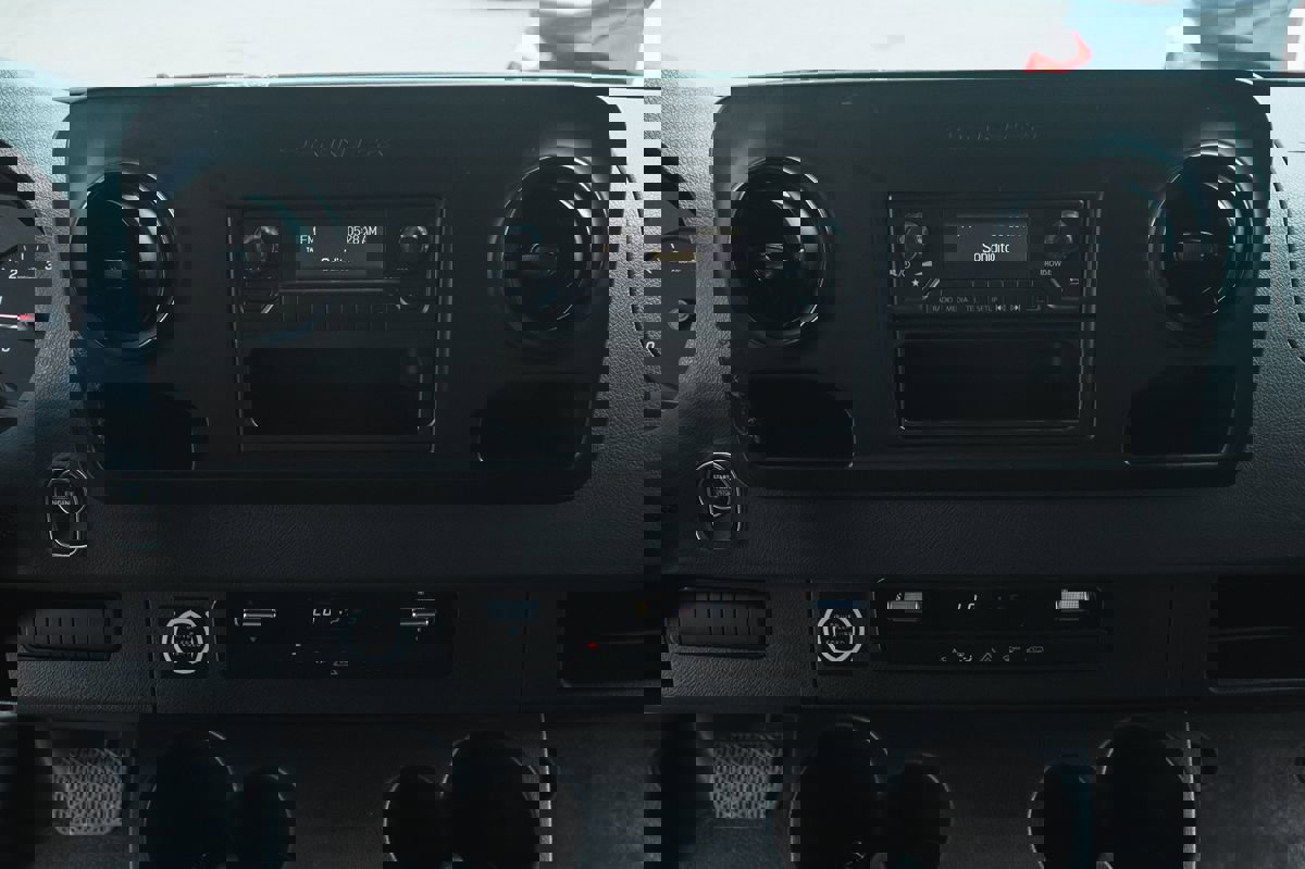 Used 2019 Mercedes-Benz Sprinter 144 image 17