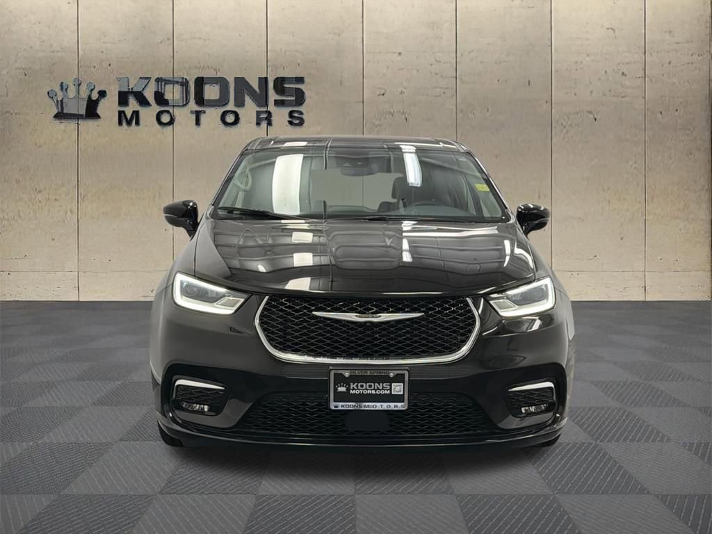 Used 2024 Chrysler Pacifica Touring-L image 3