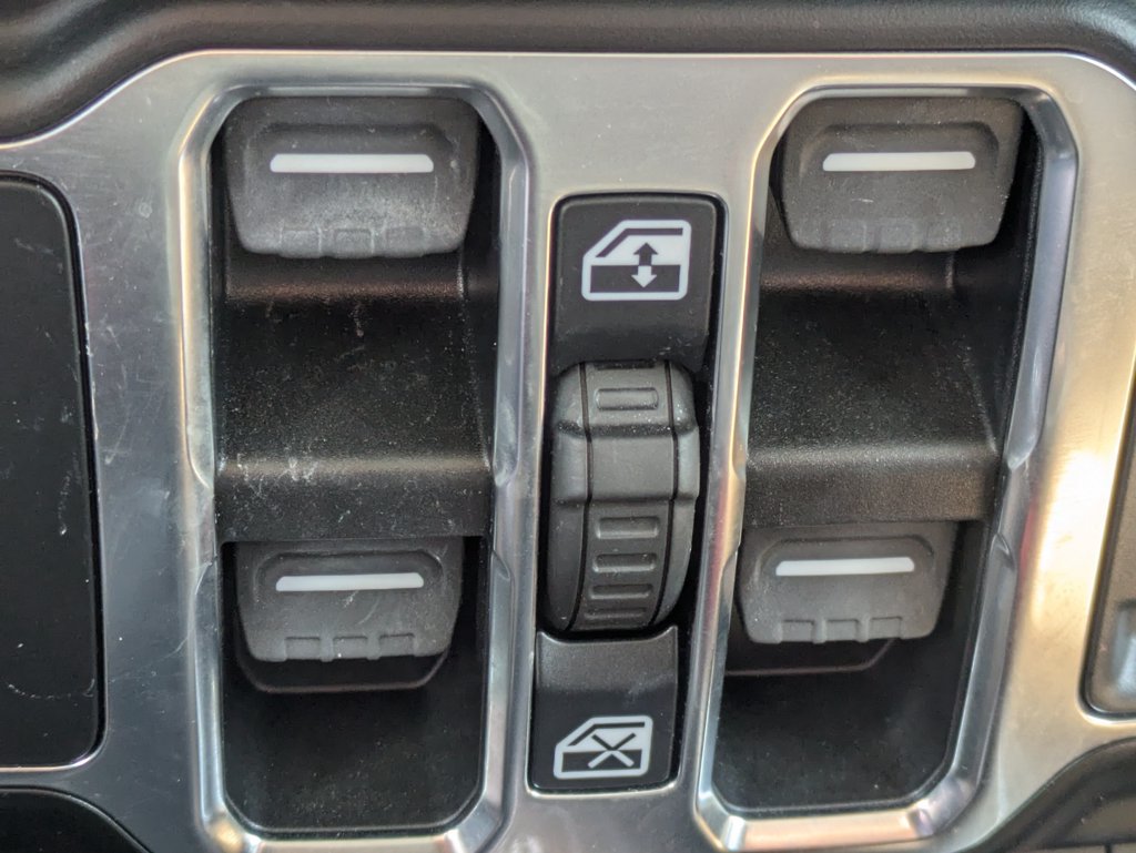 Used 2022 Jeep Wrangler Unlimited Sahara AWD/4WD image 23