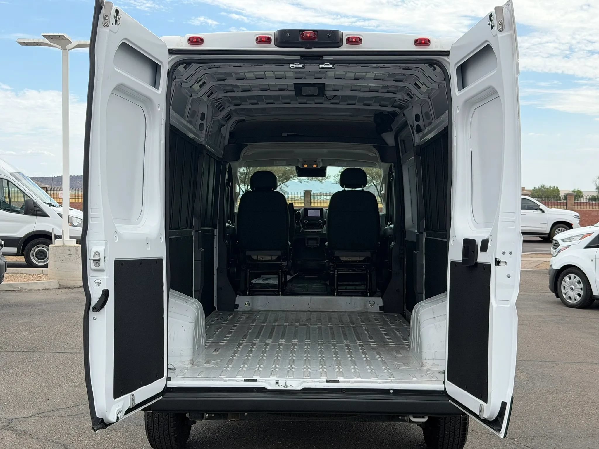 Used 2025 RAM ProMaster 2500 w/ Convenience Group FWD image 11