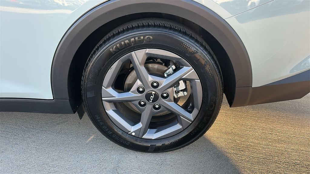 Used 2025 Kia K4 LXS image 17