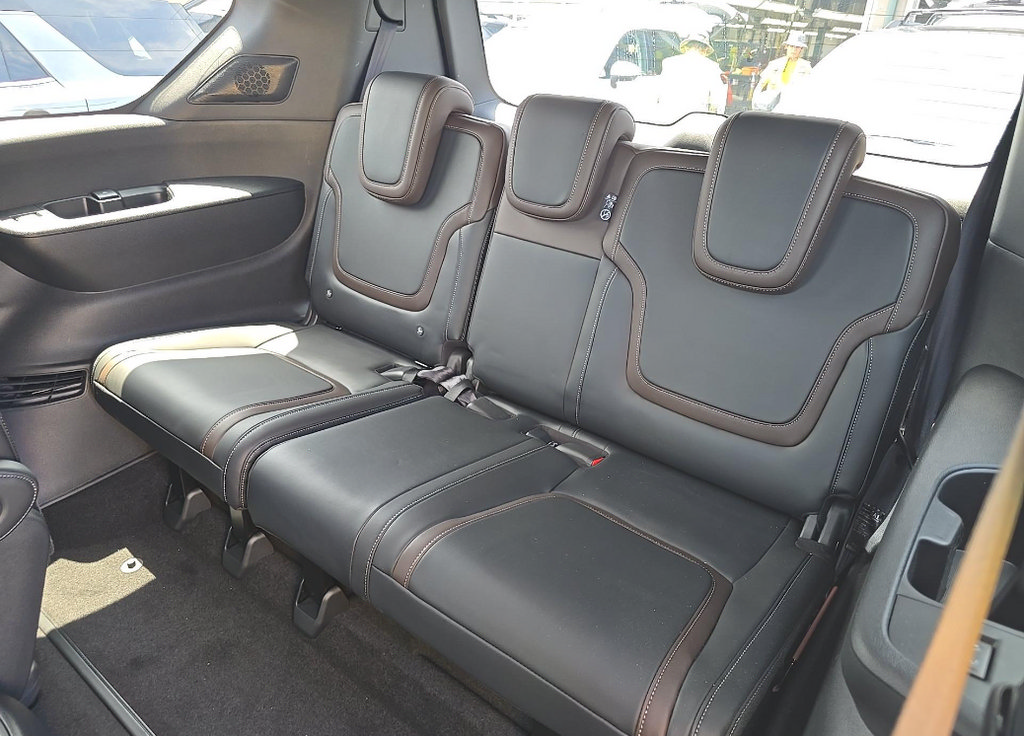 Used 2025 Nissan Armada SL w/ Captain's Chari Seat Package RWD image 12