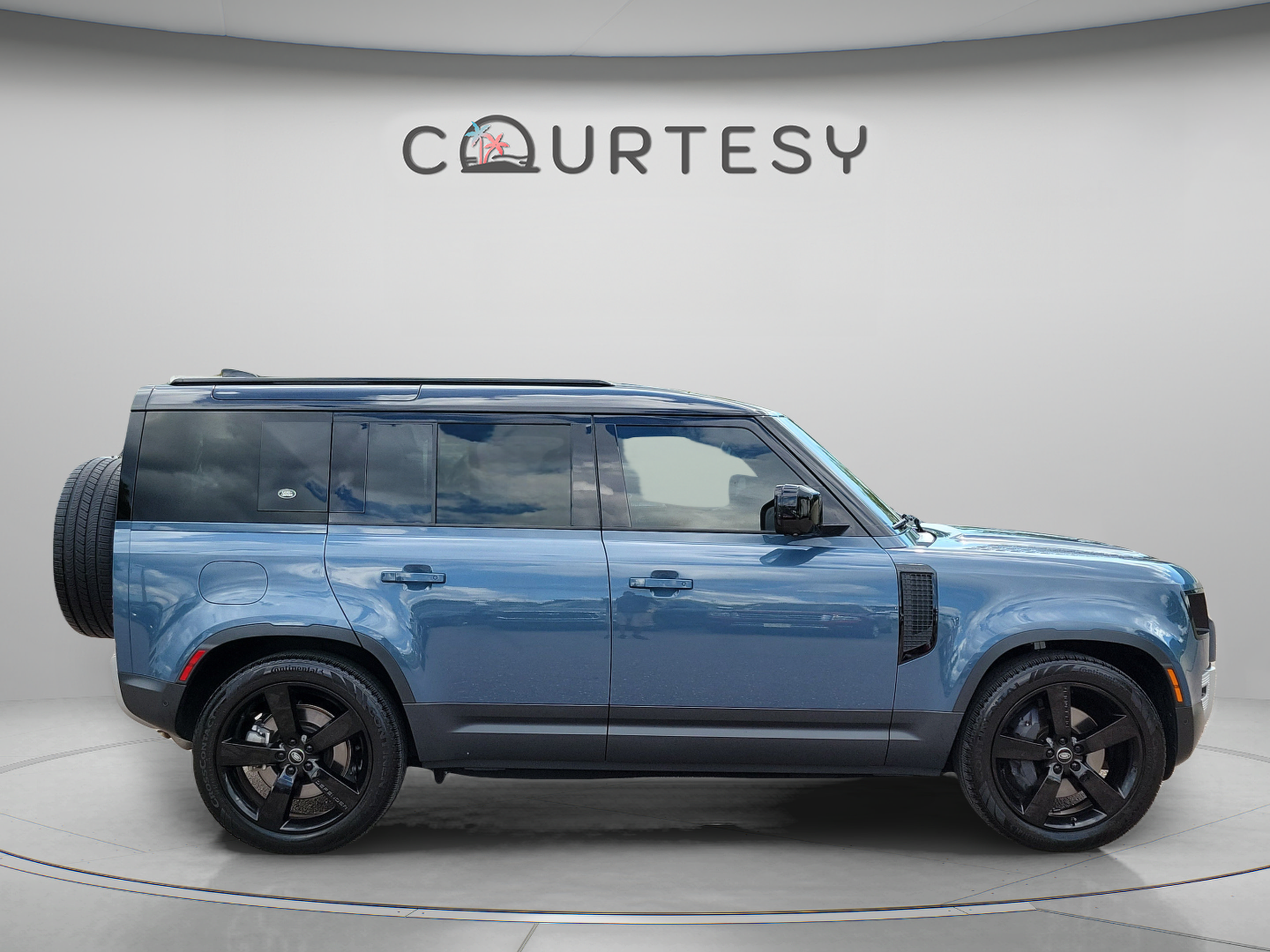Used 2023 Land Rover Defender 110 S AWD/4WD image 10