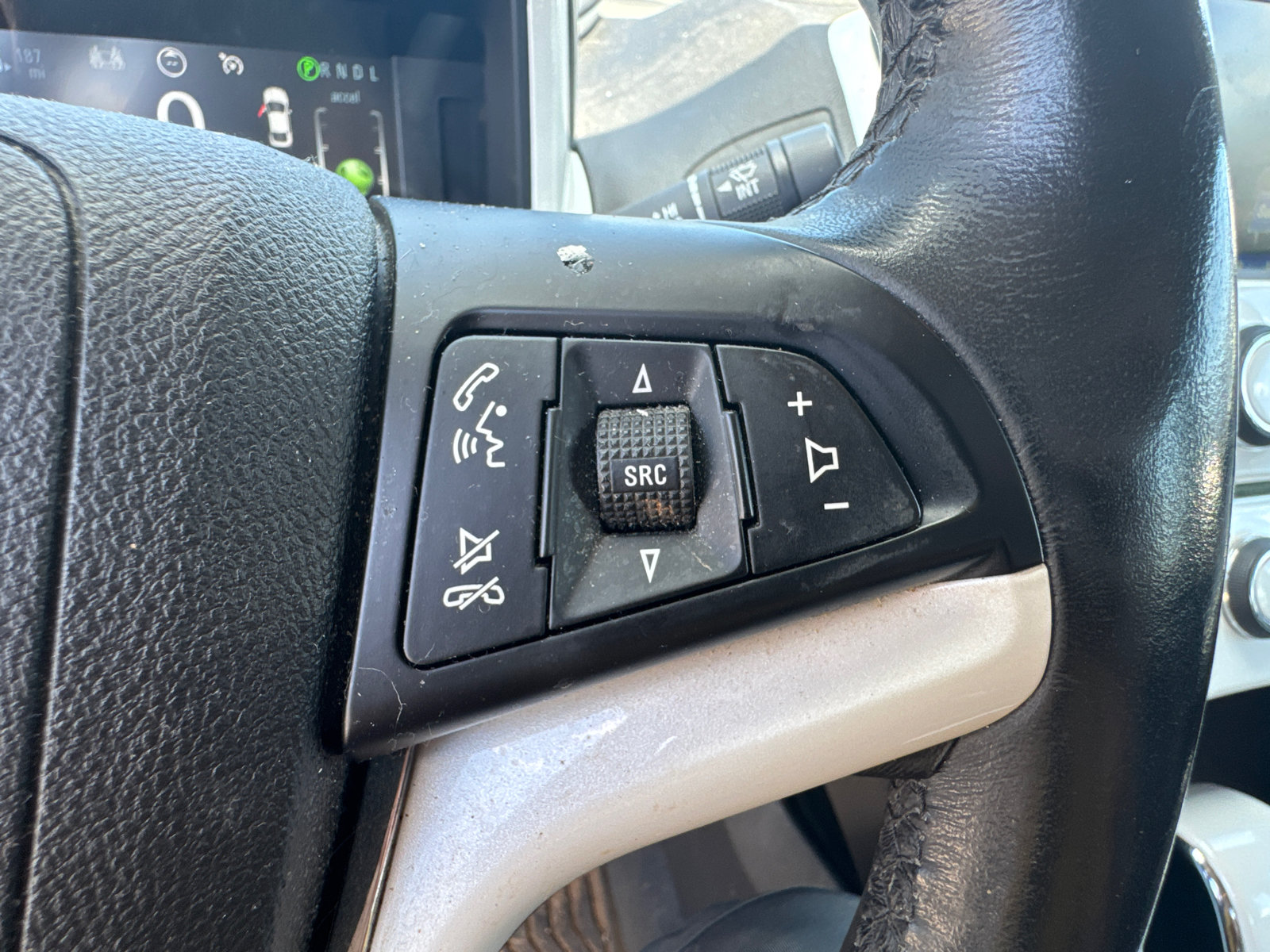 Used 2015 Chevrolet Volt Premium w/ Premium Trim Package FWD image 28