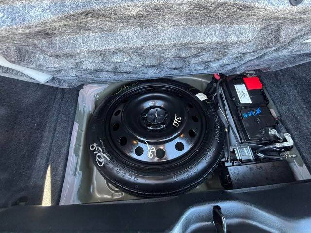 Used 2017 Dodge Charger SE w/ Power Sunroof Group AWD/4WD image 19