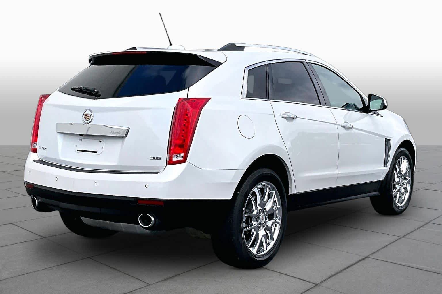 Used 2015 Cadillac SRX Luxury w/ Driver Awareness Package FWD image 12