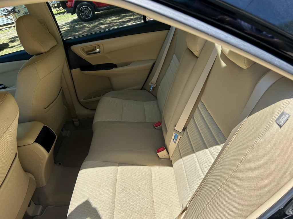 Used 2017 Toyota Camry LE FWD image 11