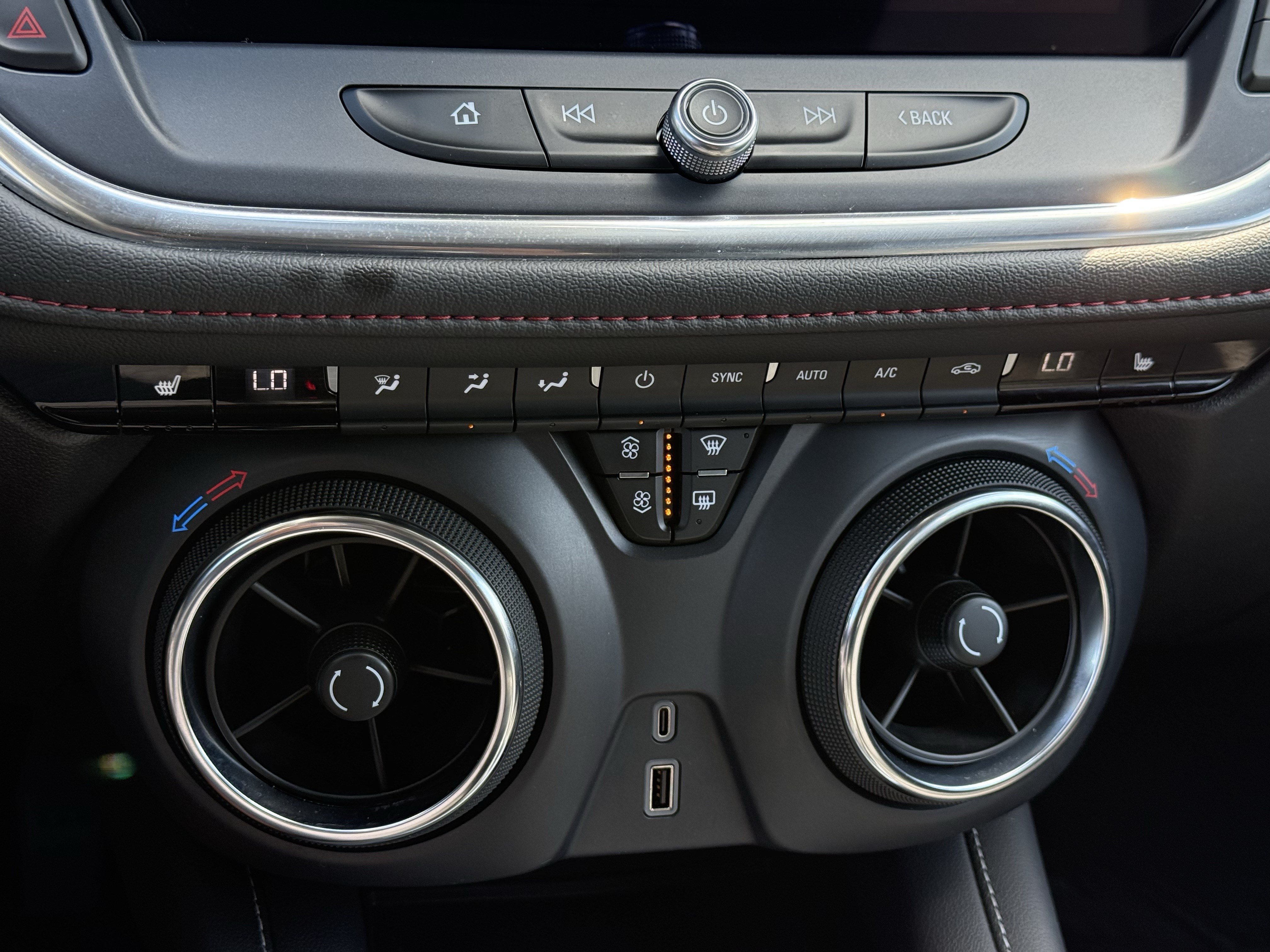 Used 2025 Chevrolet Blazer LT FWD image 27