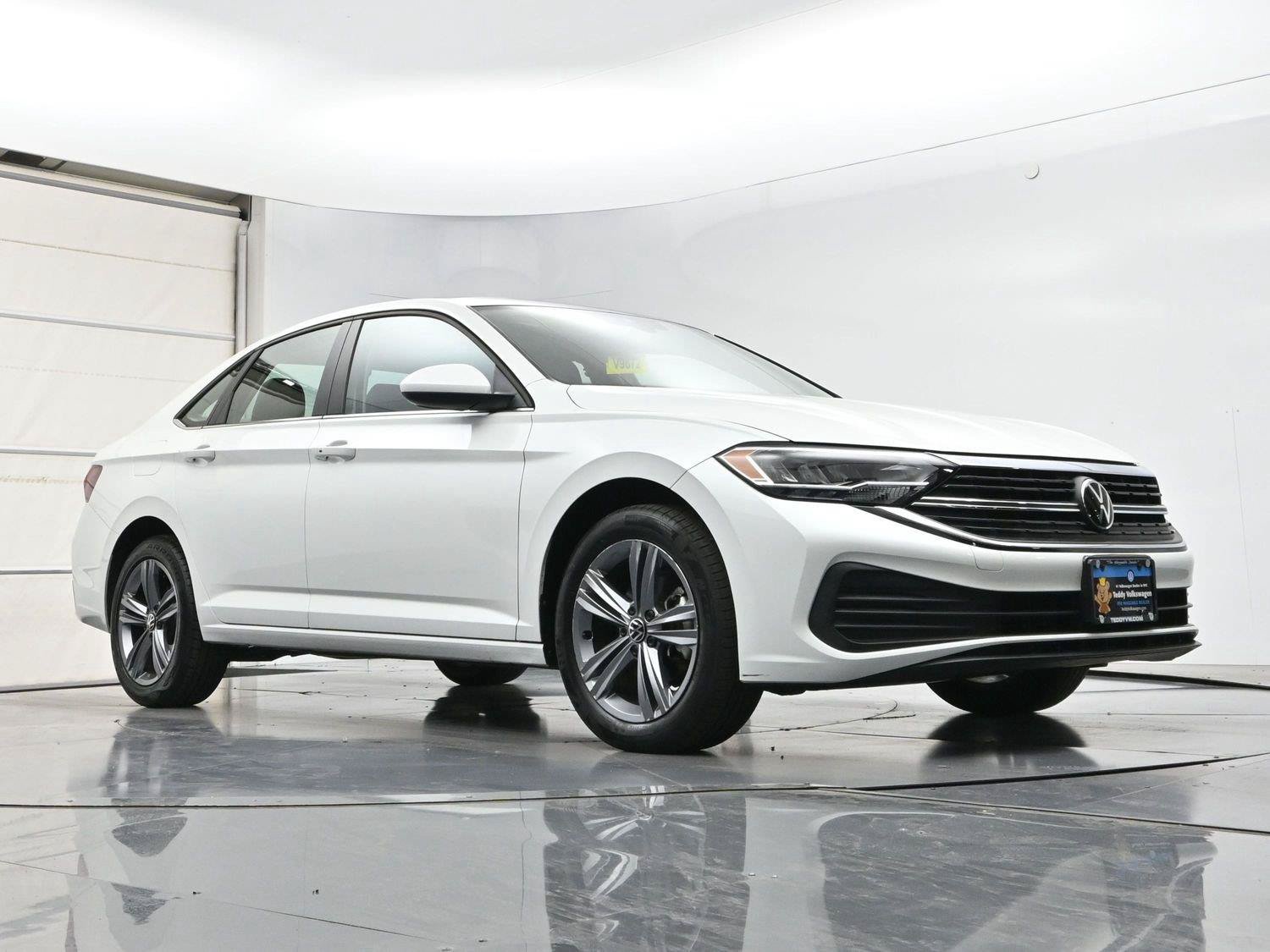 Used 2023 Volkswagen Jetta SE w/ Panoramic Sunroof Package FWD image 30