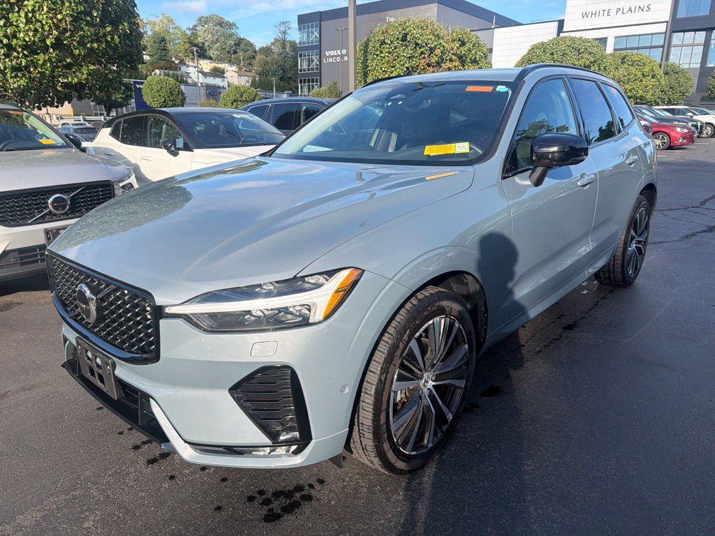Used 2024 Volvo XC60 B5 Plus w/ Climate Package AWD/4WD image 1