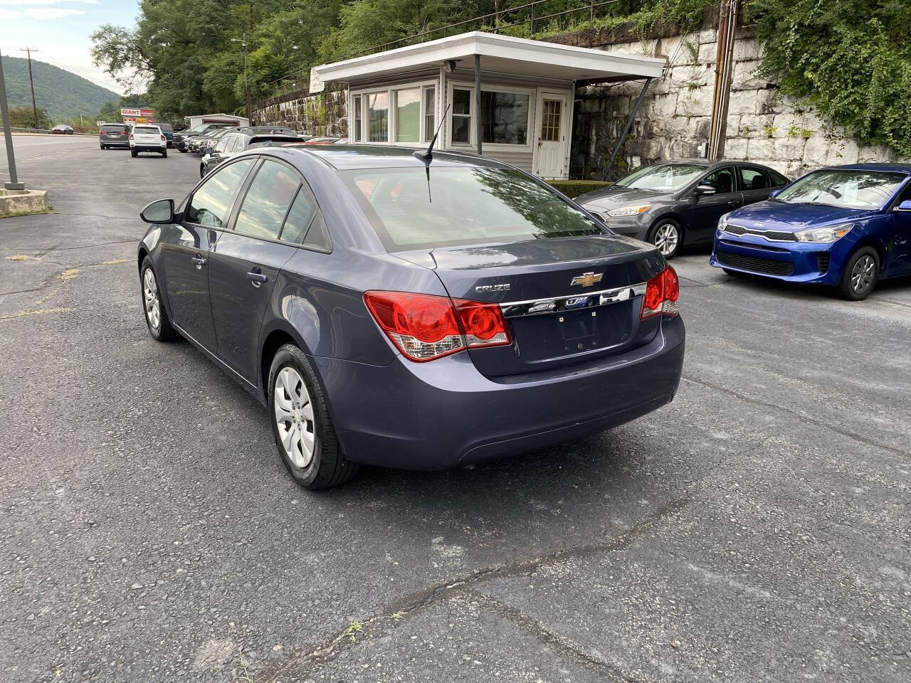 Used 2013 Chevrolet Cruze LS FWD image 3