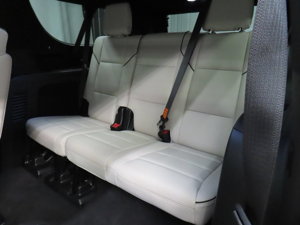 Used 2022 Cadillac Escalade ESV Sport w/ Touring Package AWD/4WD image 15