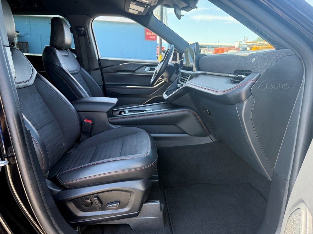 Certified 2025 Ford Explorer ST-Line w/ ST-Line Street Pack AWD/4WD image 27