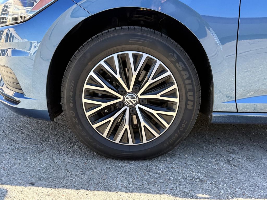 Used 2020 Volkswagen Jetta SE w/ SE Cold Weather Package image 9