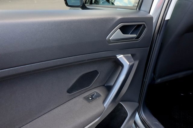 Used 2021 Volkswagen Tiguan S image 38