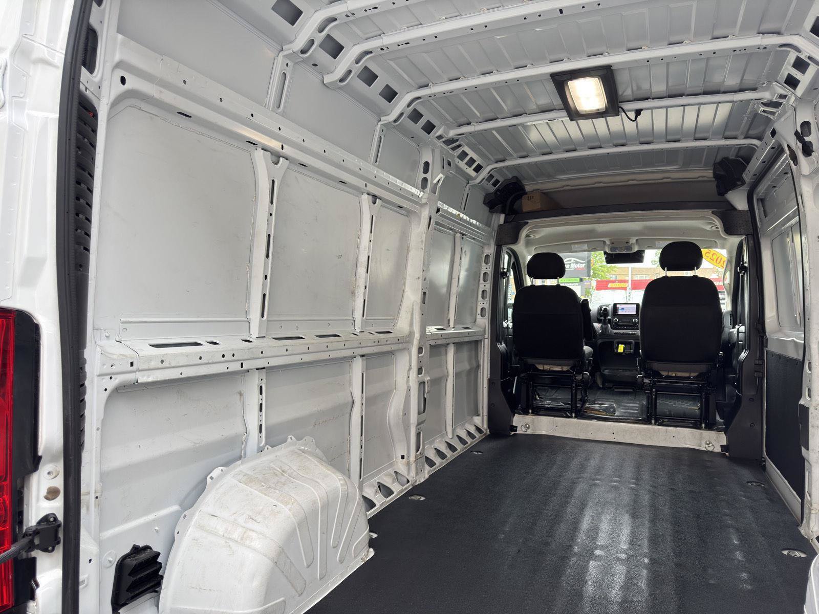 Used 2025 RAM ProMaster 2500 w/ Convenience Group FWD image 10