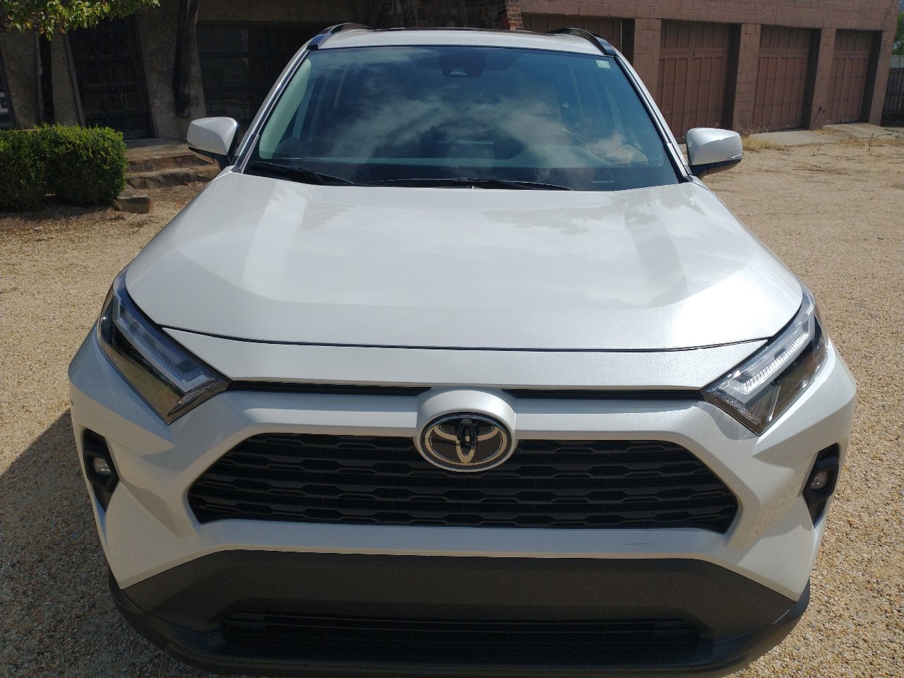 Used 2022 Toyota RAV4 XLE Premium image 4