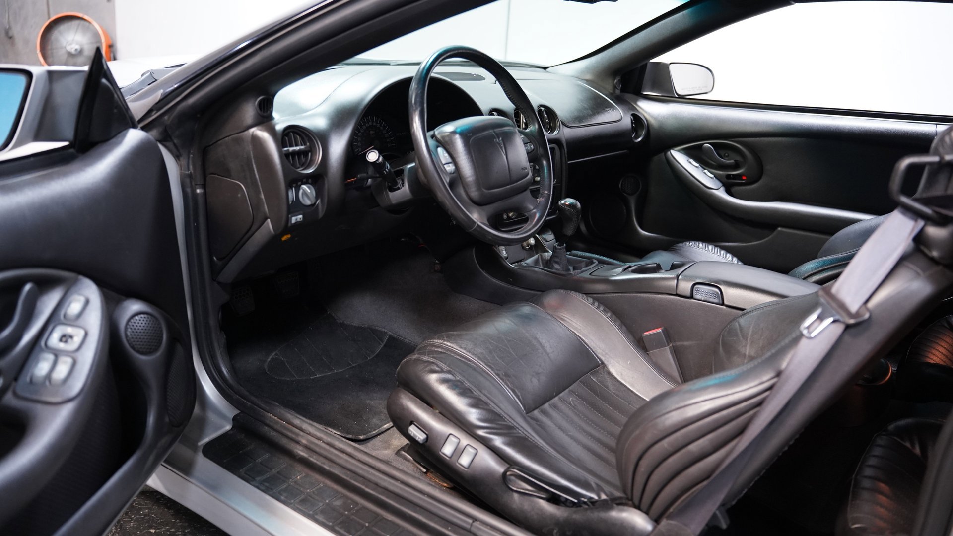 Used 2000 Pontiac Firebird Trans Am RWD image 4
