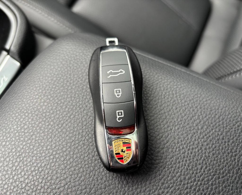 Certified 2026 Porsche Macan AWD/4WD image 38