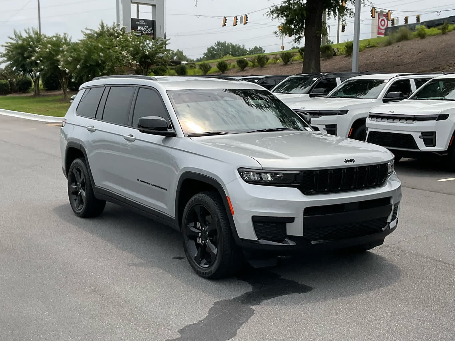 Used 2023 Jeep Grand Cherokee L Laredo RWD image 7