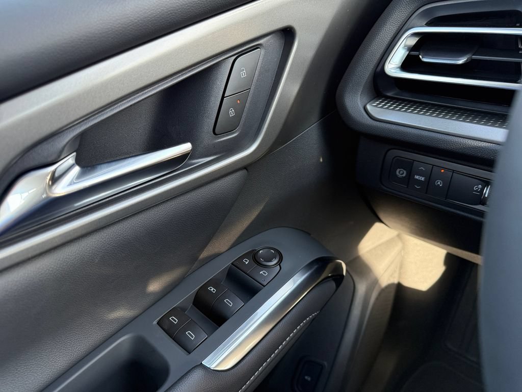 New 2027 Chevrolet Traverse LT w/ Driver Confidence Package FWD image 19