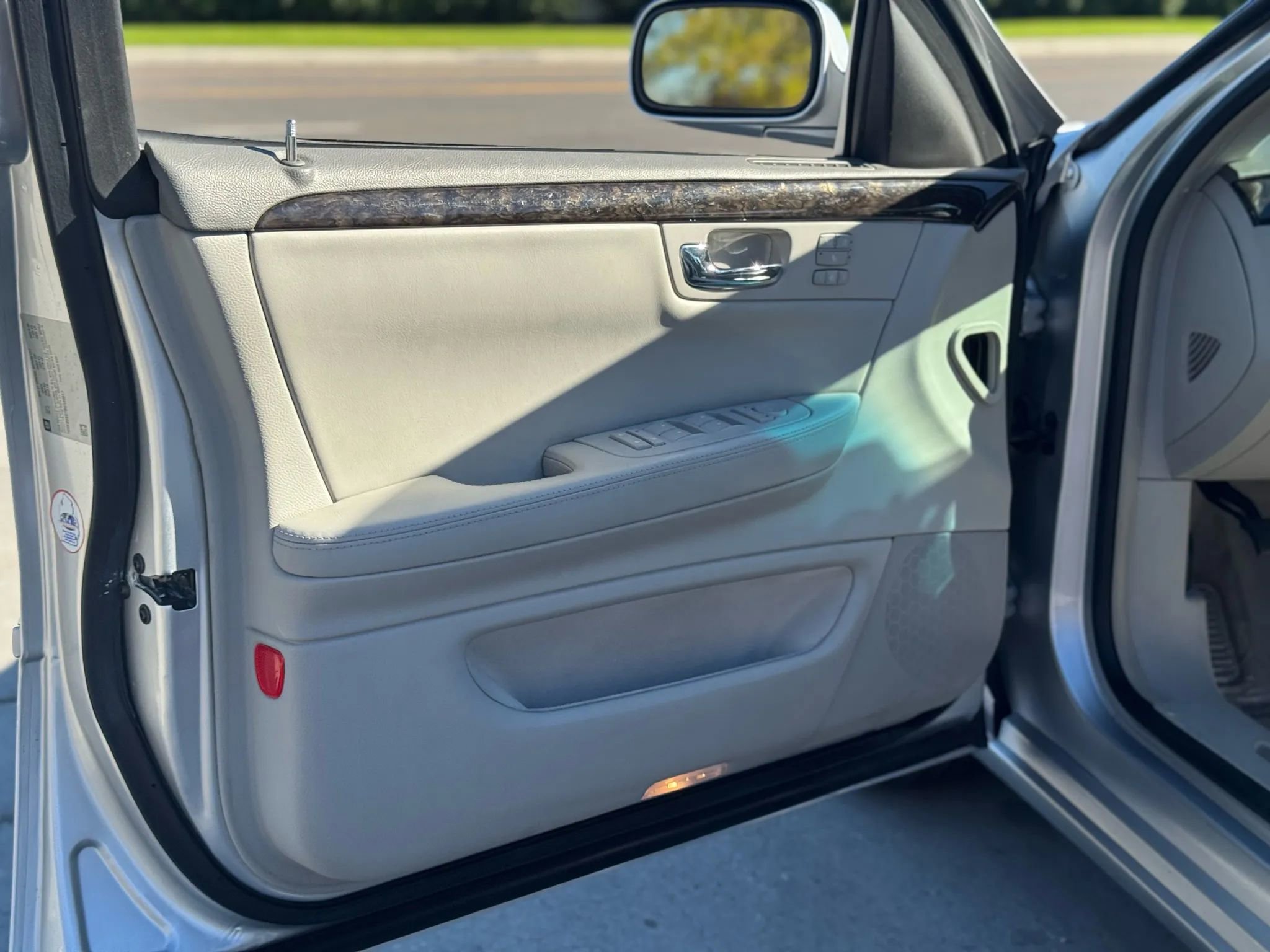 Used 2011 Cadillac DTS Luxury image 10