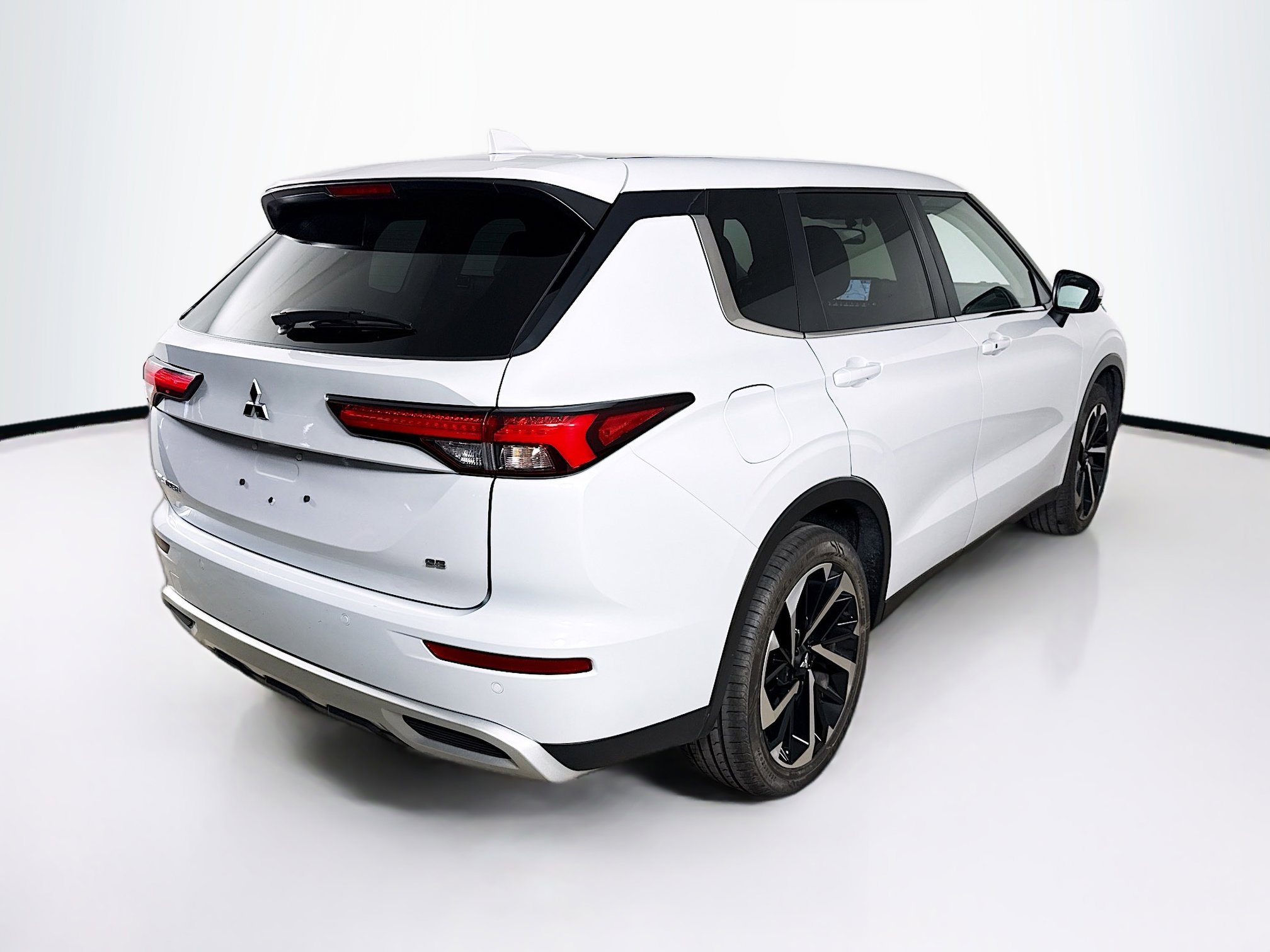 Used 2024 Mitsubishi Outlander SE Black Edition FWD image 32