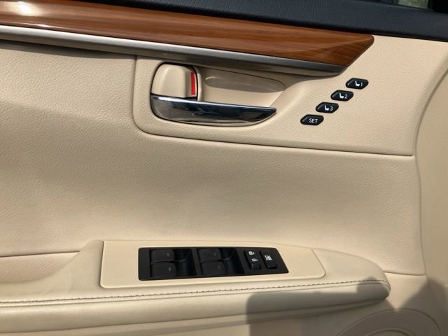 Used 2013 Lexus ES 300h w/ Luxury Pkg image 10