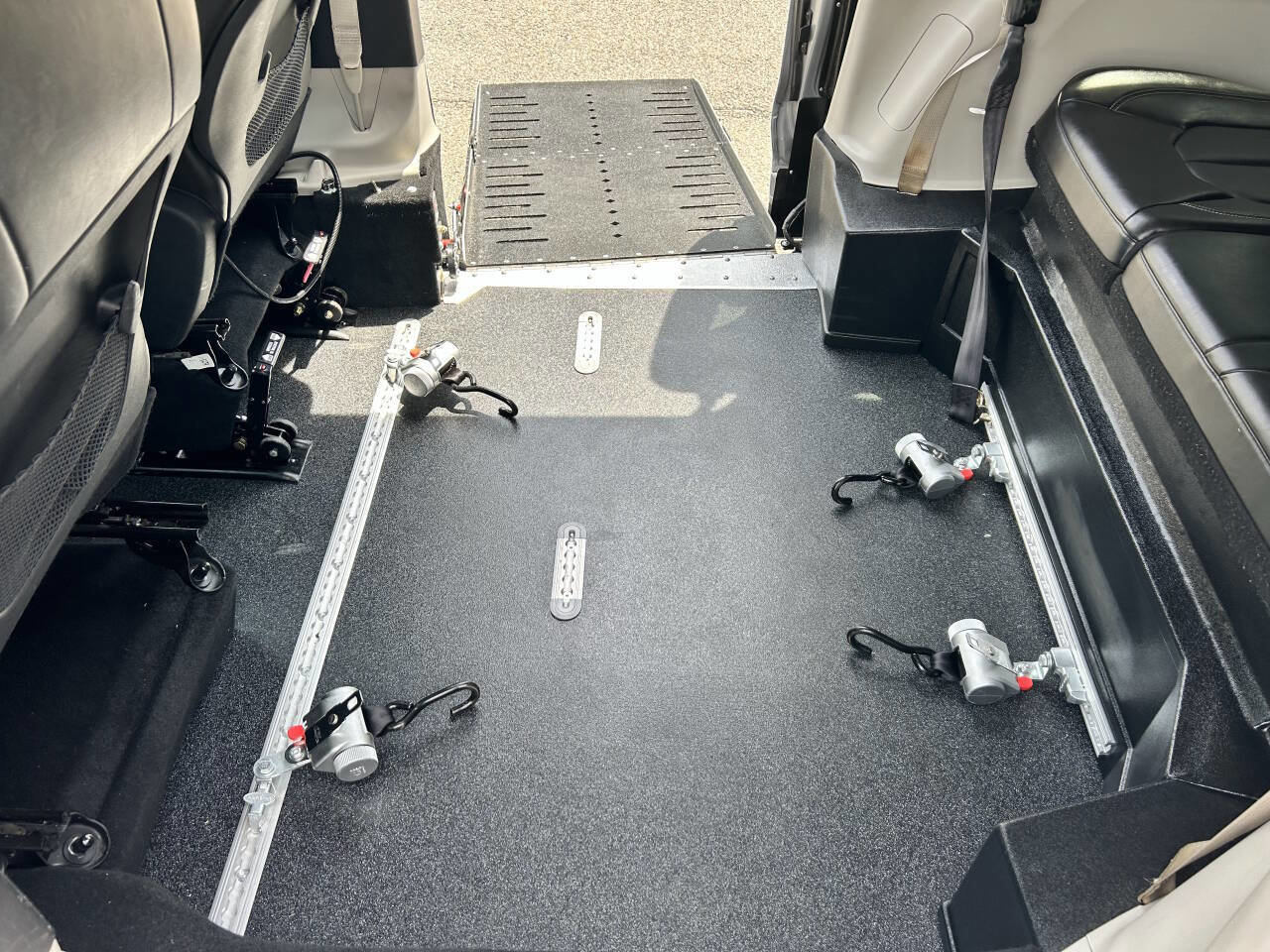 Used 2020 Chrysler Voyager Lxi image 16