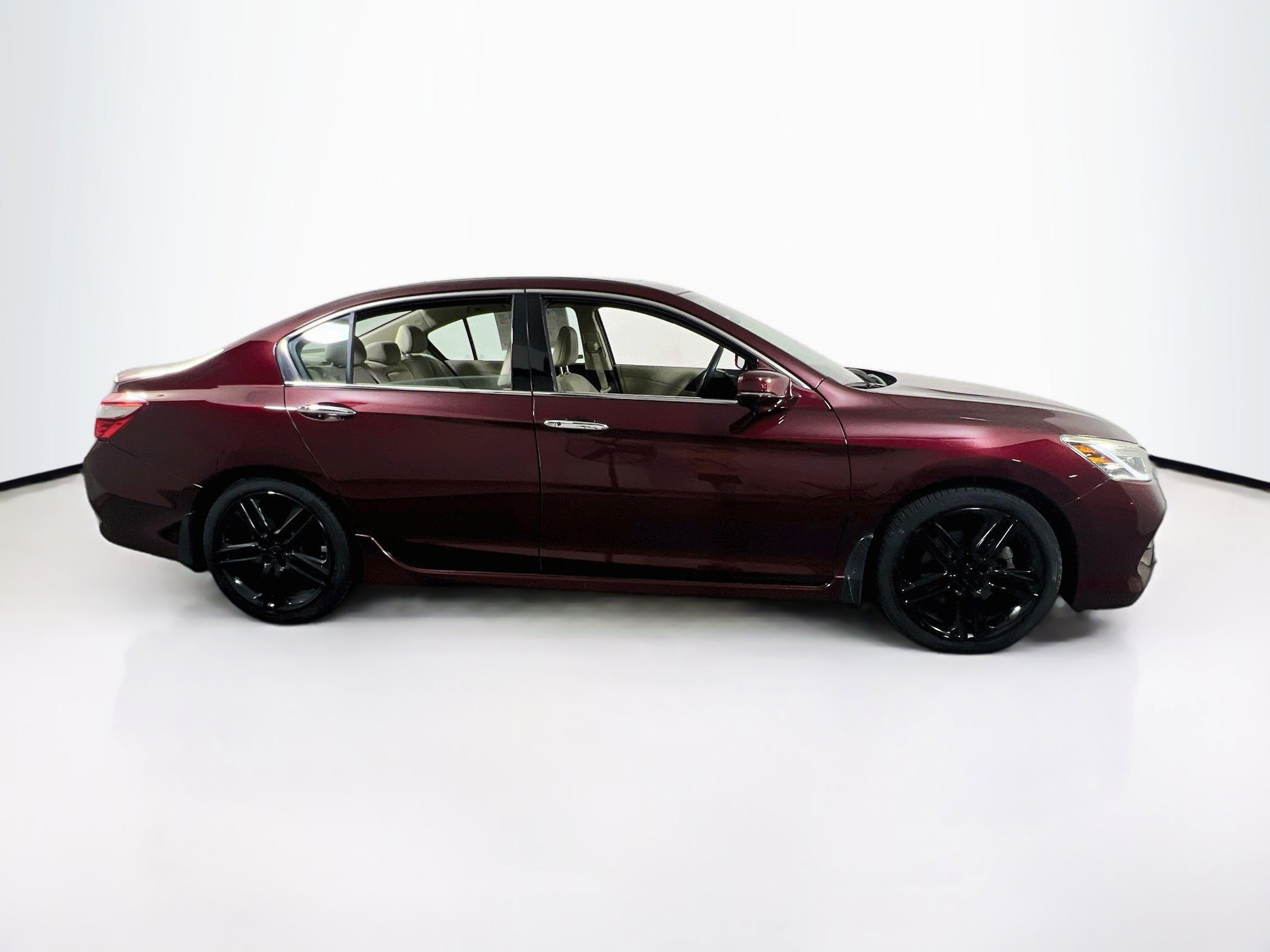 Used 2017 Honda Accord Touring image 4