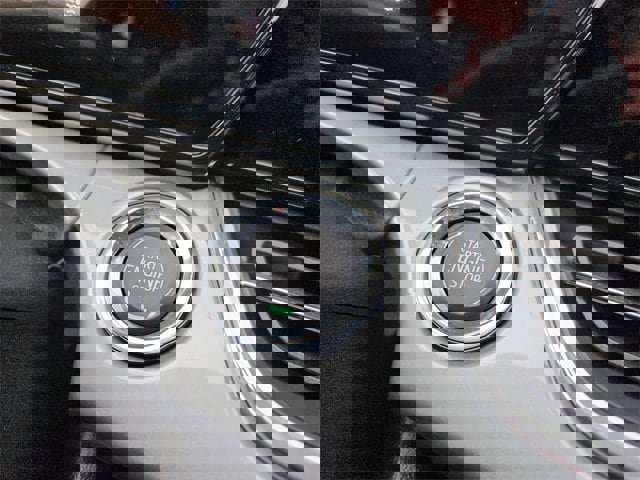 Certified 2025 Chevrolet Trax LT w/ LT Convenience Package image 16