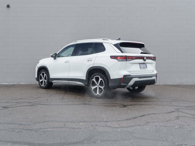 Used 2025 Volkswagen Tiguan SE w/ Panoramic Sunroof Package image 3