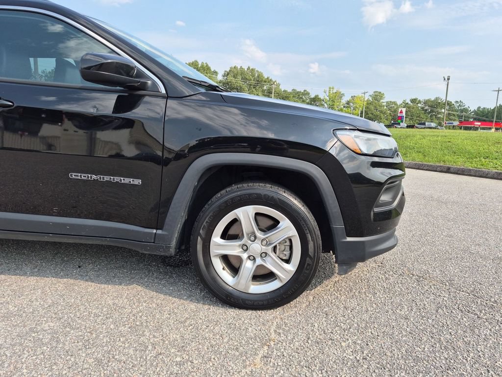 Used 2024 Jeep Compass Latitude AWD/4WD image 3