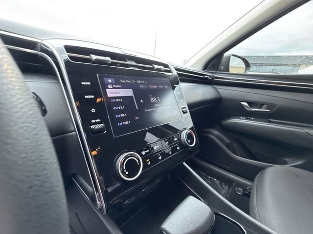 Used 2022 Hyundai Tucson SE image 18
