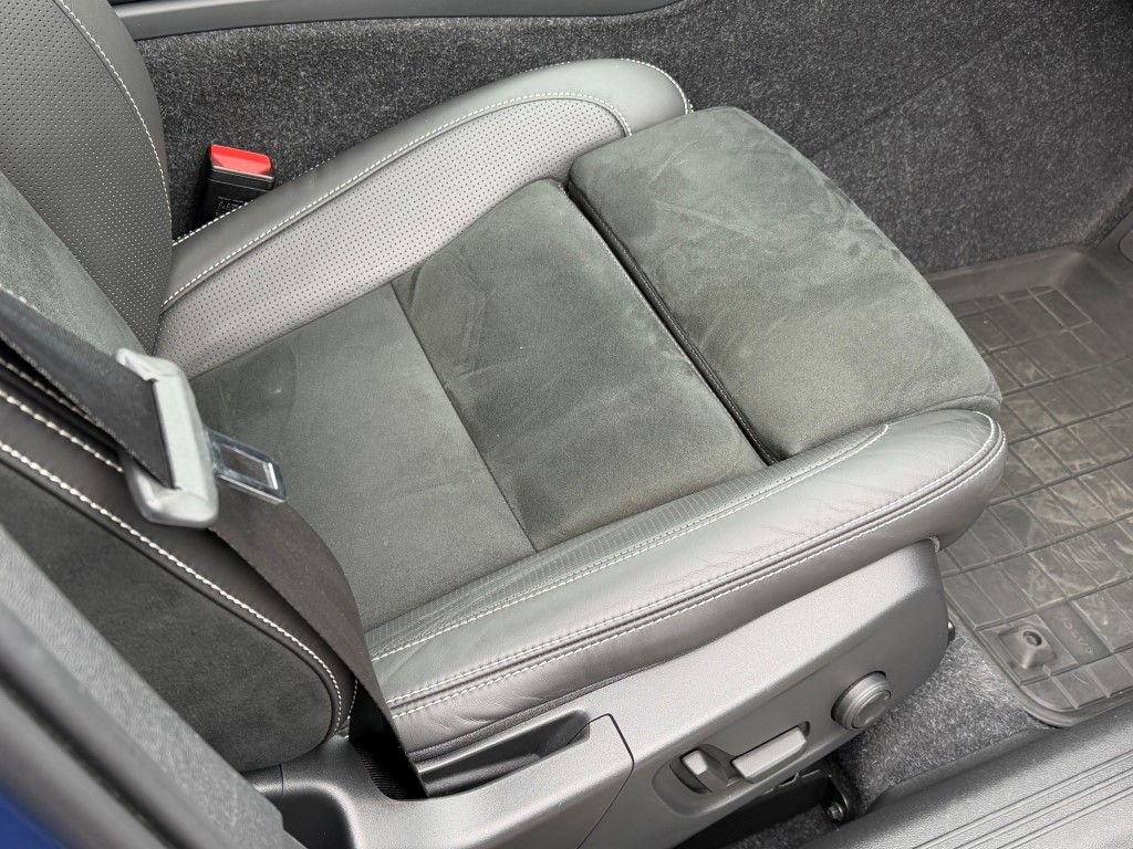 Used 2020 Volvo XC40 T5 R-Design w/ Protection Package Premier image 14