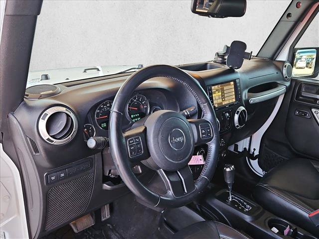 Used 2017 Jeep Wrangler Unlimited Rubicon w/ Connectivity Group AWD/4WD image 10