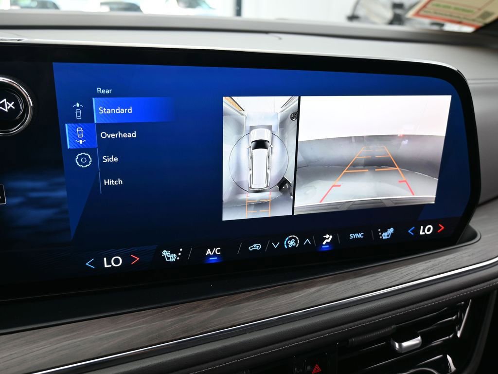 Used 2025 Chevrolet Suburban LT image 24